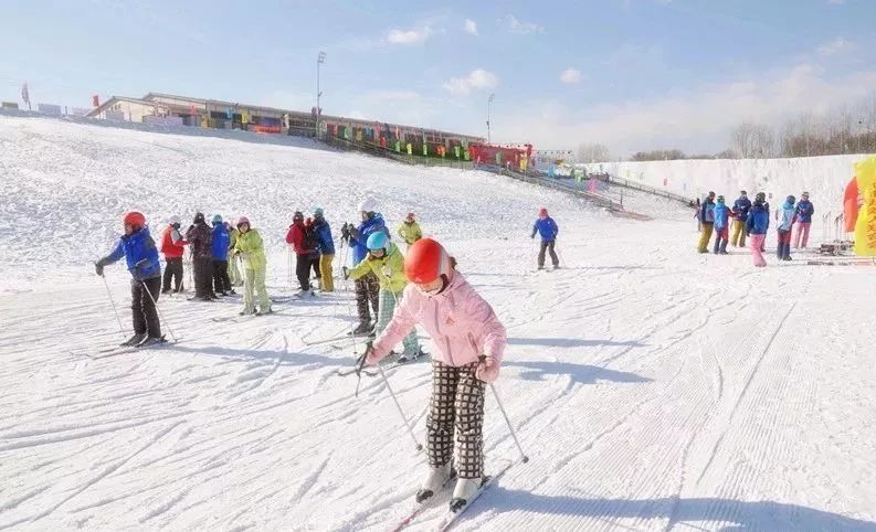 丰台区冰雪嘉年华_丰台雪乡冰雪嘉年华_丰台体育中心冰雪嘉年华